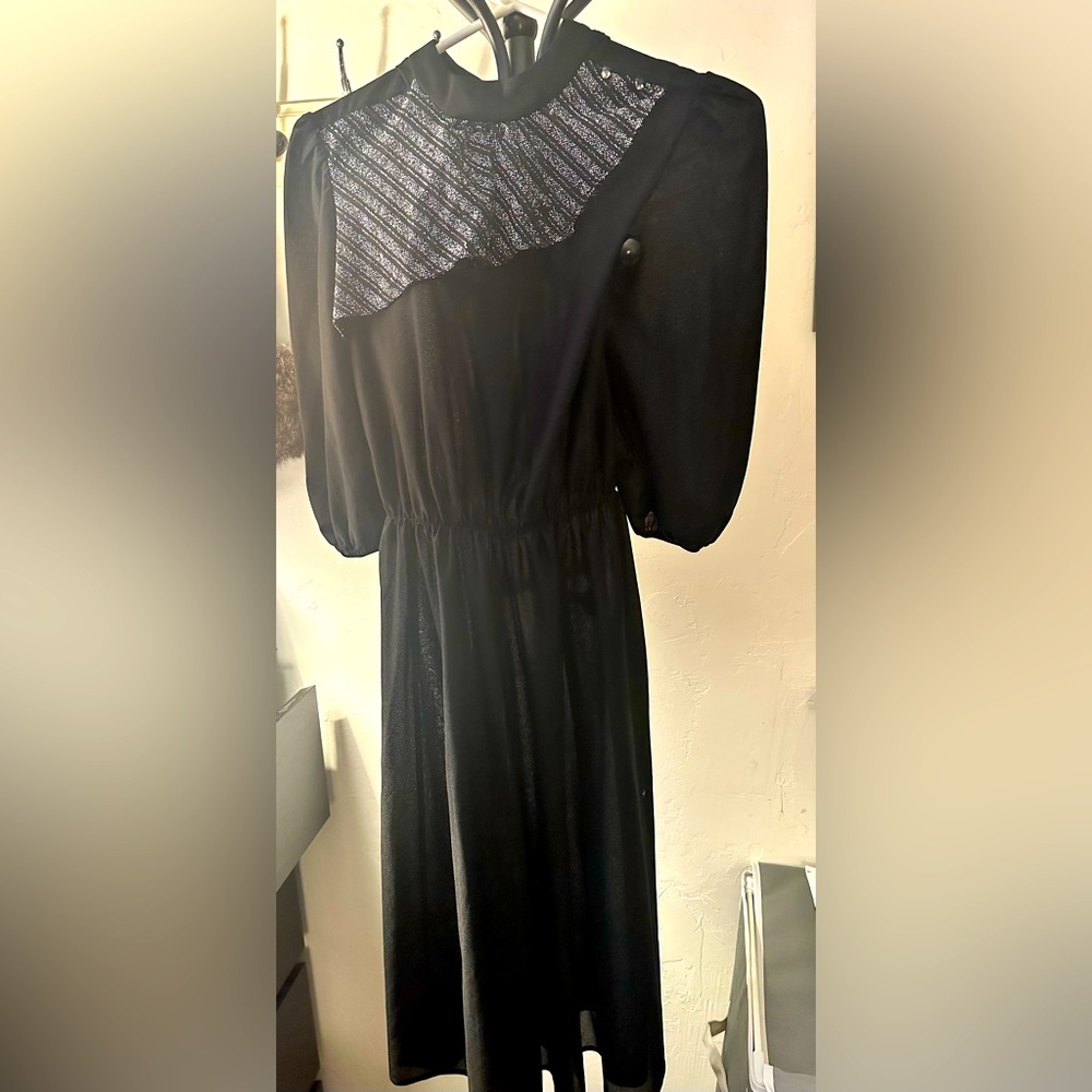 Late 1970s Vintage Doo-Dads Shirt Dress-Ruffle. Size 7/8